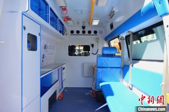 據(jù)悉，此批次診療車進行了專業(yè)化改裝，符合西藏使用需求。　江飛波 攝